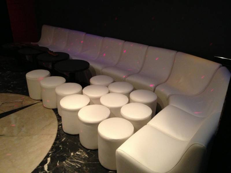 réfection complète boite de nuit banquette pouf