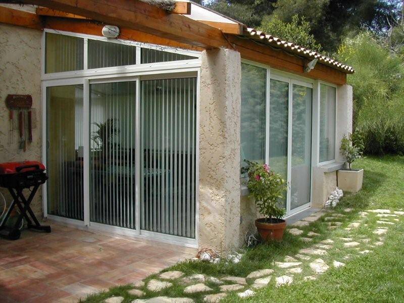 stores à bandes verticales 